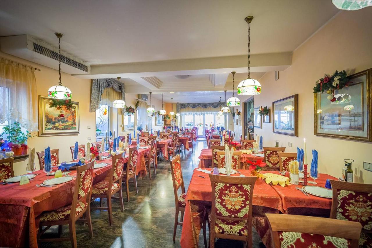 Albergo Ristorante Fabrizio Caorle Buitenkant foto